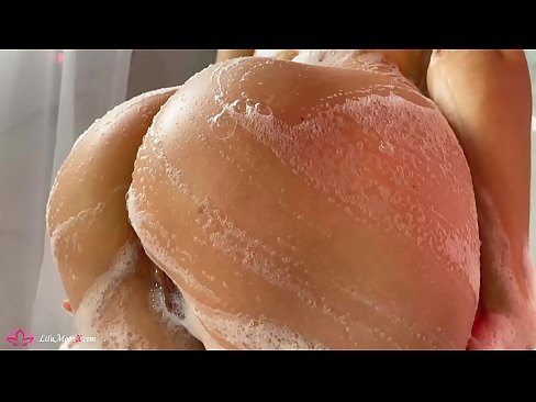 ❤️ Brunette o ipholla litho tsa botona kapa botšehali ho li khotsofatsa Pussy e nang le Vibrator ho ea ho Intense Orgasm in Shower ❤  ️❤